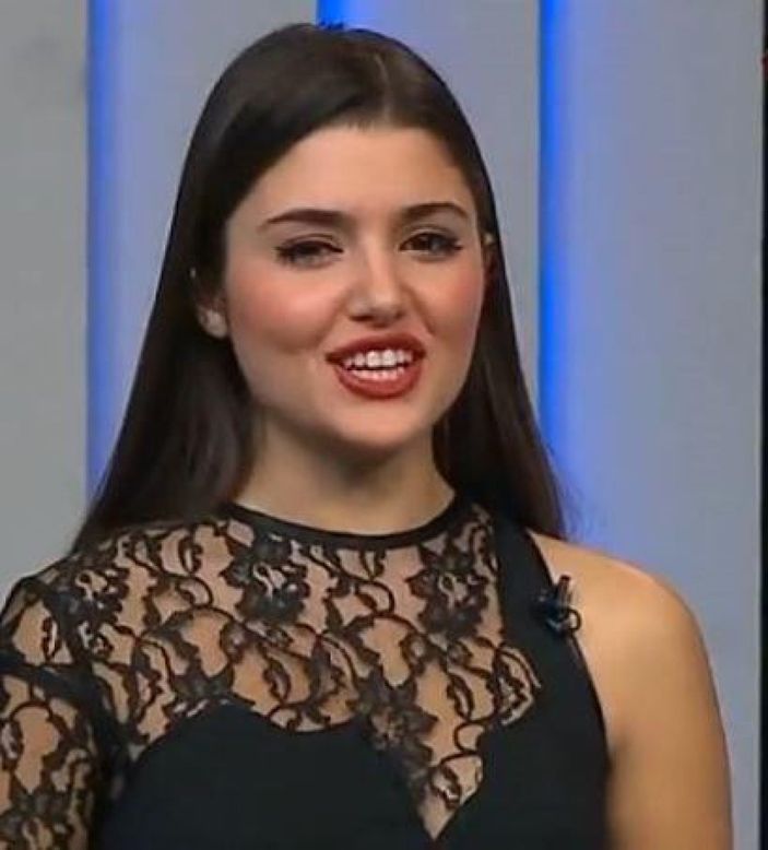 Hande Erçel'in yıllar önceki hali ifşa oldu! O fotoğraflar utandıracak cinsten...