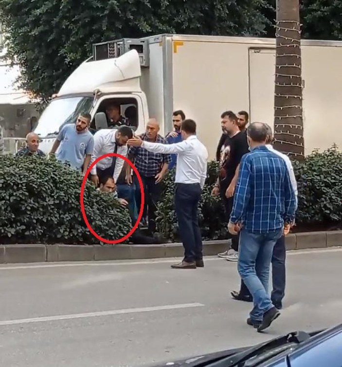 Adana’da para dolu çantayı çalan kapkaççıyı, vatandaşlar yakaladı