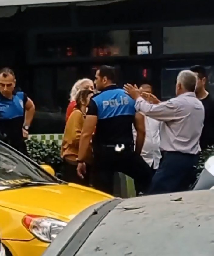 Adana’da para dolu çantayı çalan kapkaççıyı, vatandaşlar yakaladı