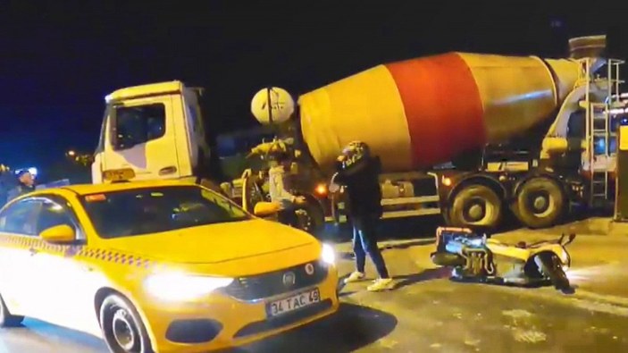 Beşiktaş’ta, beton mikseri şoförü motosikletlileri tekme tokat dövdü