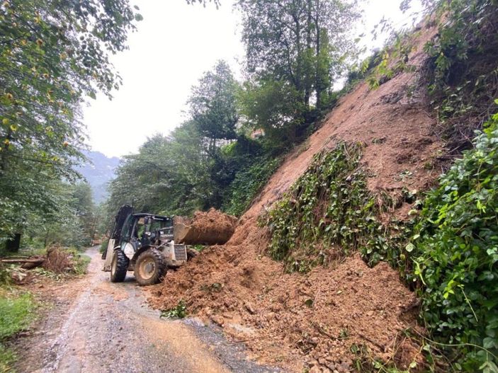 Rize'de 31 ayrı noktada toprak kayması yaşandı