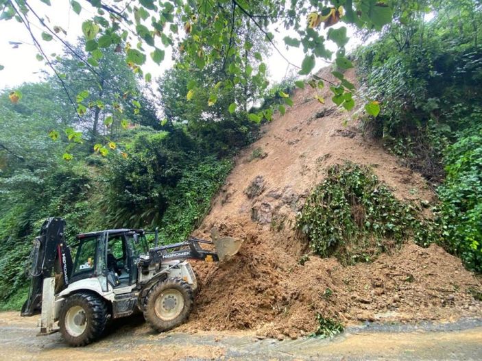 Rize'de 31 ayrı noktada toprak kayması yaşandı