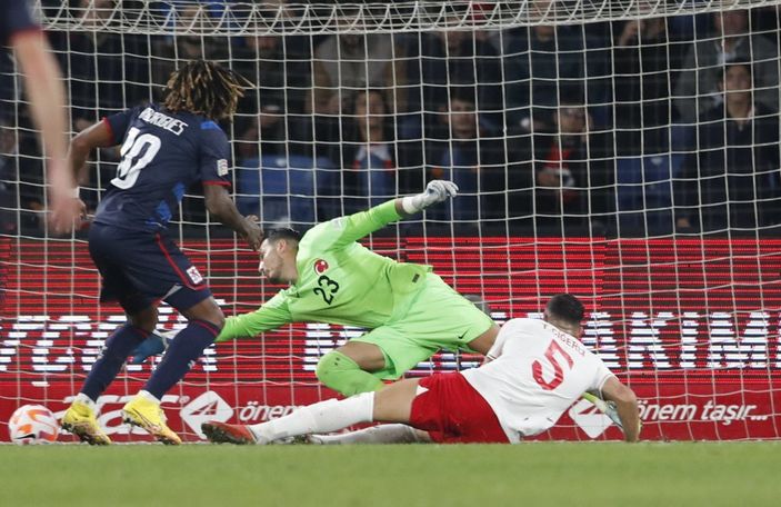 r UEFA'dan A Milli Takım'a para cezası