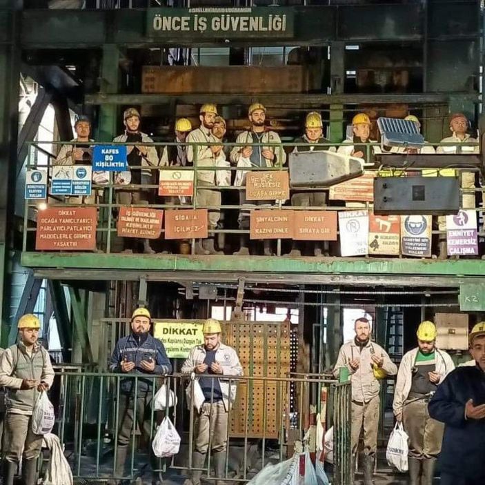 d Zonguldak'ta madenciler, Amasra'da ölen 41 meslektaşları için dua etti