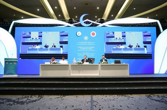 Fahrettin Altun: Dünya İslamofobi'yi nefret suçu olarak görmeli