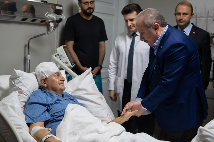 Mustafa Şentop trafik kazası geçiren Binali Yıldırım'ı ziyaret etti