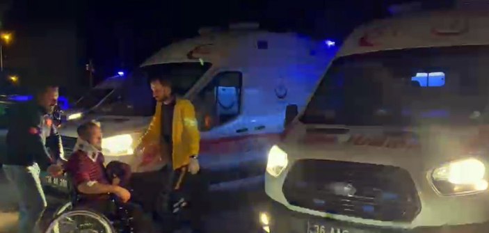 Kars’ta midibüs ile tır çarpıştı: 14 yaralı
