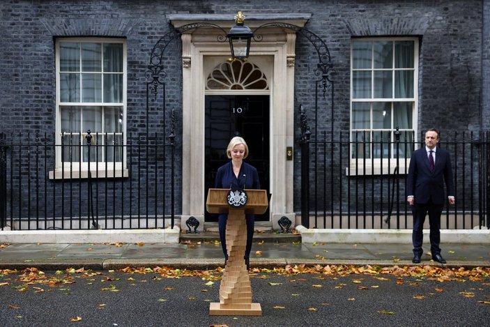 Boris Johnson, Liz Truss'ın istifasından sonra tatilini yarıda kesti