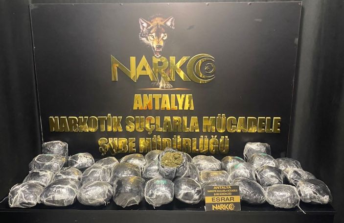 Antalya'da 26 kilo 505 gram uyuşturucu madde ele geçirildi