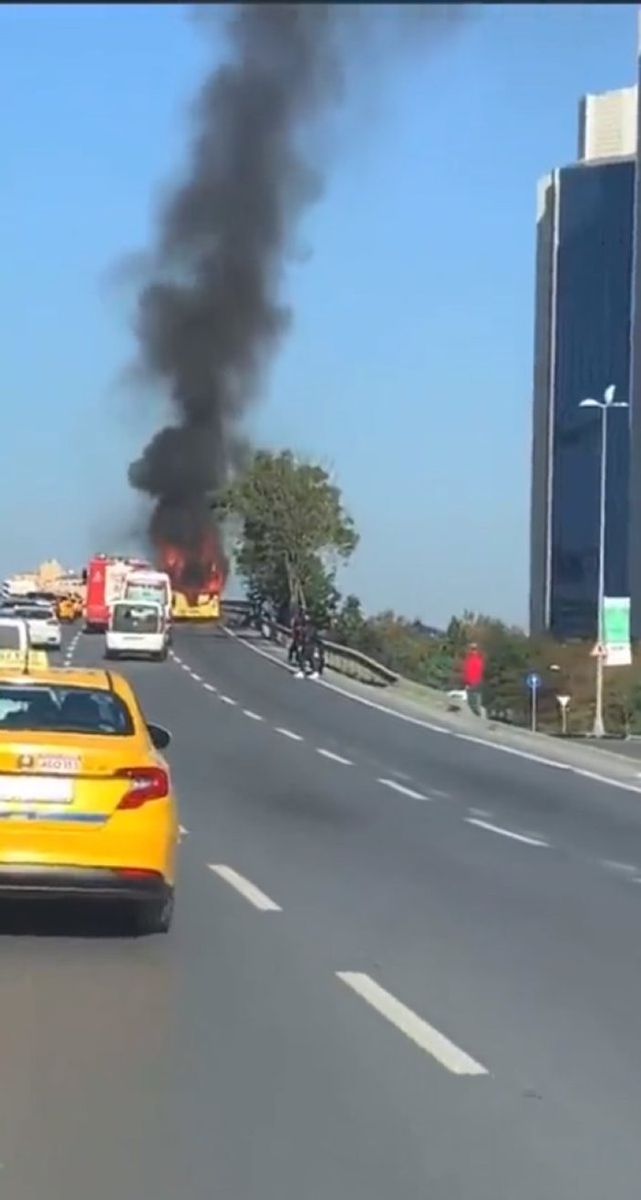 Beşiktaş'ta İETT otobüsünde korkutan yangın