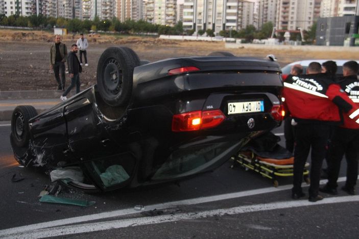 i Diyarbakır’da takla atan otomobilin sürücüsü öldü