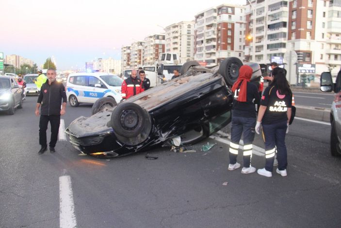 i Diyarbakır’da takla atan otomobilin sürücüsü öldü
