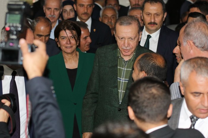 Cumhurbaşkanı Erdoğan, Silvan’da ‘Beyaz Melesli Kadınlarla’ buluştu