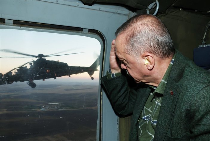 Cumhurbaşkanı Erdoğan, ATAK pilotlarını selamladı