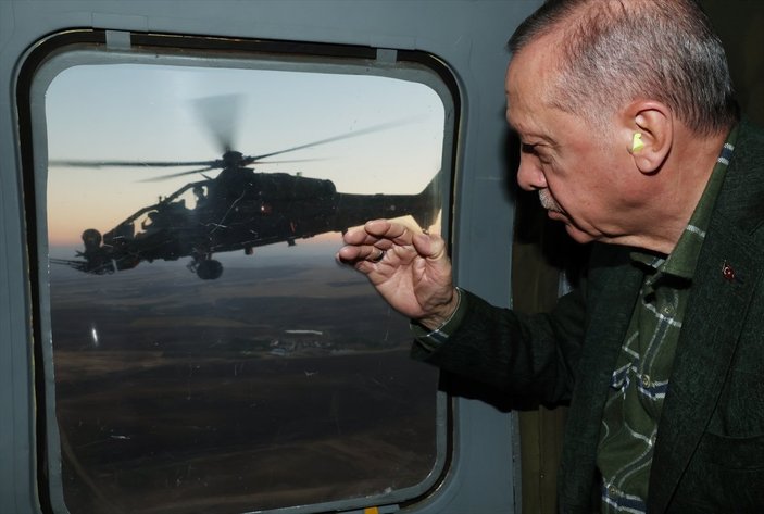 Cumhurbaşkanı Erdoğan, ATAK pilotlarını selamladı
