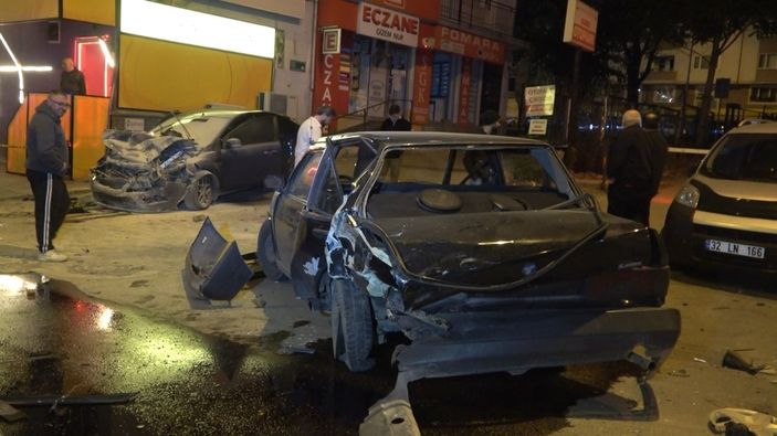 Bursa'da aracında uyurken kazaya karıştı