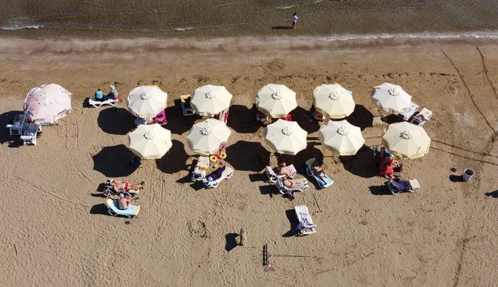 Mersin'de sıcak hava turist çekmeye devam ediyor