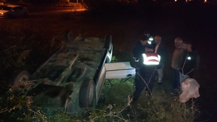 Sakarya'da kontrolden çıkan otomobil devrildi: 4 yaralı