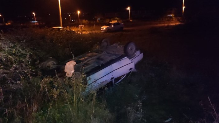 Sakarya'da kontrolden çıkan otomobil devrildi: 4 yaralı