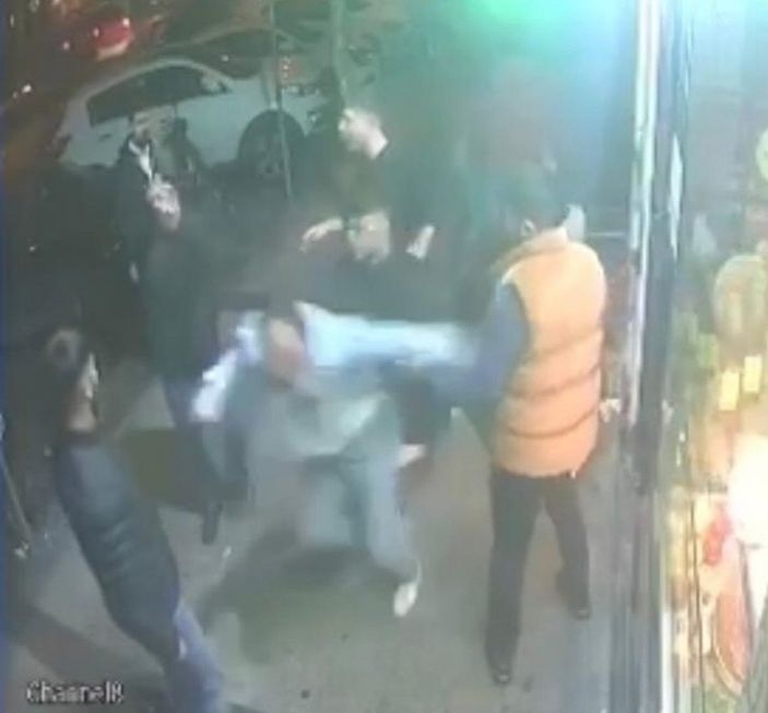 Beyoğlu'nda, haraç çetesi çiğ köfte dükkanına saldırdı