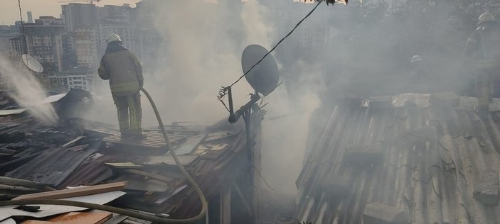 Eyüpsultan'da yangın çıktı, 2 gecekondu kül oldu