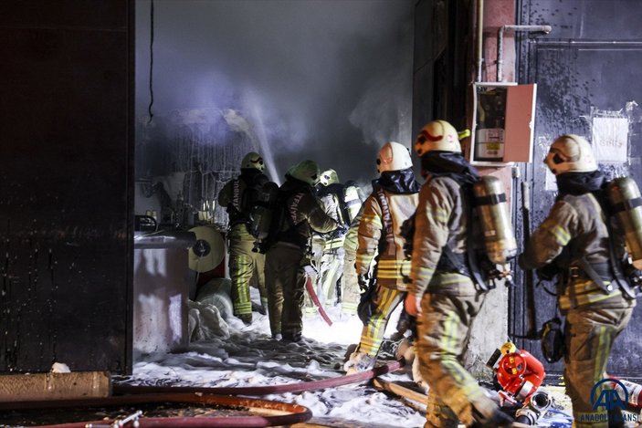 Bayrampaşa'da sanayi sitesinde çıkan yangın söndürüldü