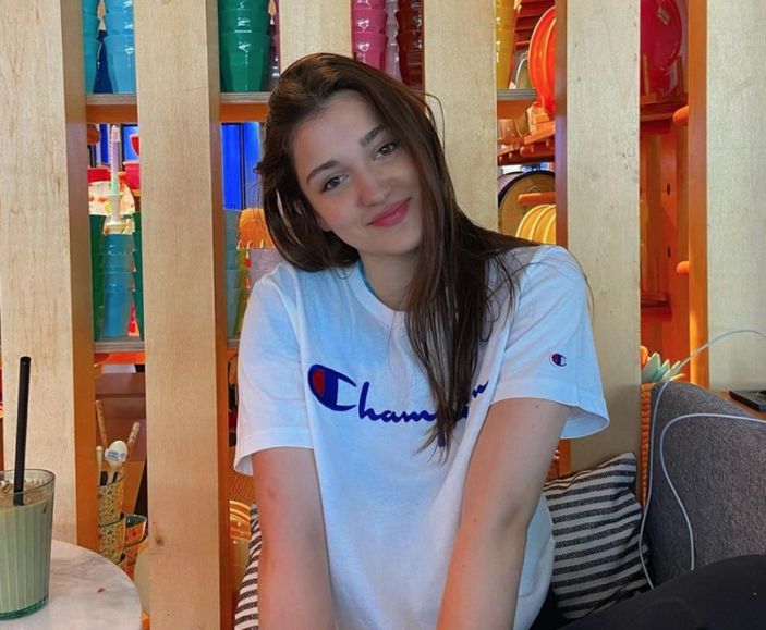 Zehra Güneş'in voleybolcu kız kardeşi güzelliğiyle büyüledi! 'Ailecek güzeller'