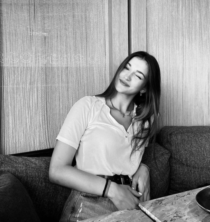 Zehra Güneş'in voleybolcu kız kardeşi güzelliğiyle büyüledi! 'Ailecek güzeller'