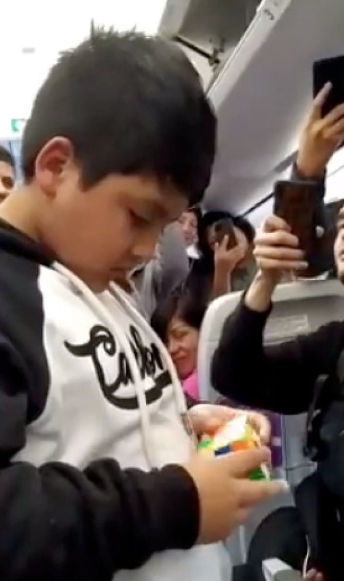 Zeka küpünü 7 saniyede çözen çocuk viral oldu