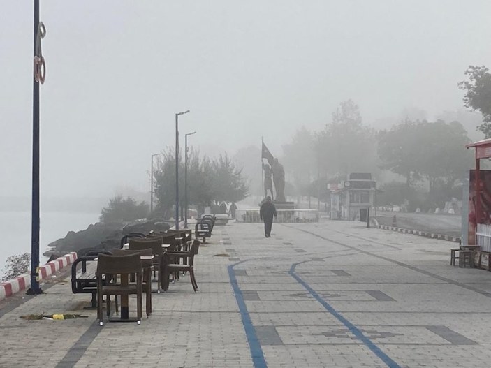 Çanakkale Boğazı'nda sis nedeniyle çift yönlü geçiş kapandı