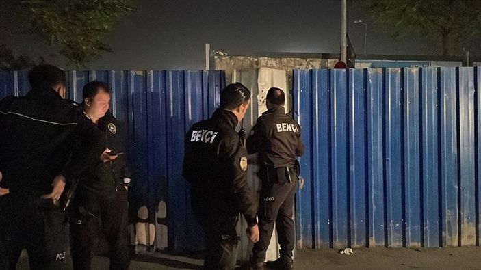 a Fatih’te şantiye alanında, erkek cesedi bulundu