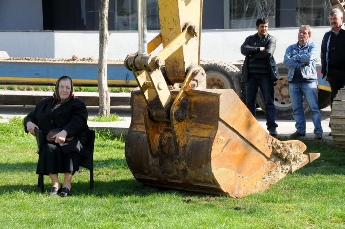 Edirne'de kepçenin önüne oturmasıyla bilinen 'Kıymet Teyze' hayatını kaybetti