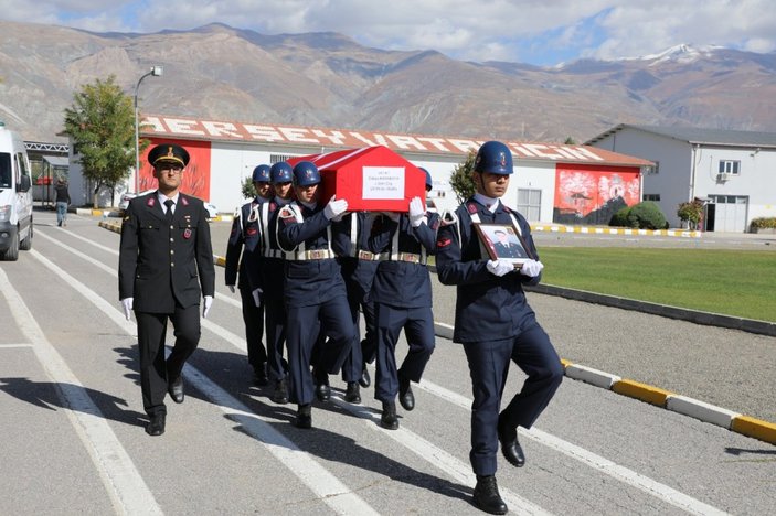 Erzincan'da kazara kendini vuran uzman çavuş memleketine uğurlandı