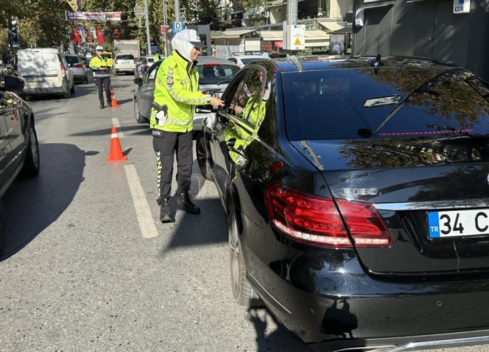 Kadıköy'deki trafik denetiminde 60 araç sorgulandı