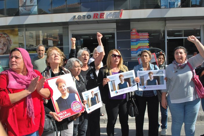 İzmir'de, başından vurulan kadın son yolculuğuna uğurlandı