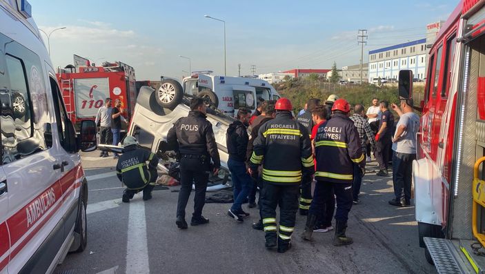 Kocaeli'de ameliyata girecek oğullarına yetişmek isterken kaza yaptılar