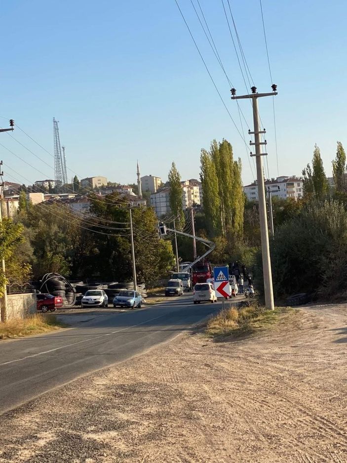 Kırşehir'de yaşlı adam, ceviz toplarken elektrik akımına kapıldı