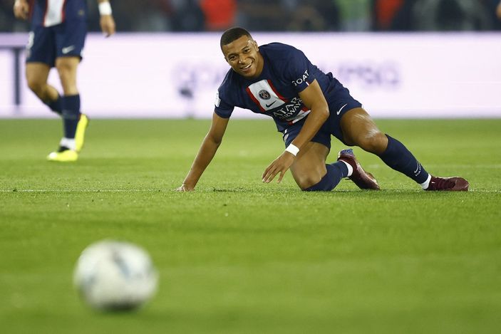 r PSG'den Mbappe'nin maaşına dair açıklama