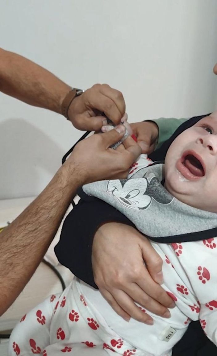 Kocaeli’de, bebeğin parmağı telefon kılıfındaki deliğe sıkıştı