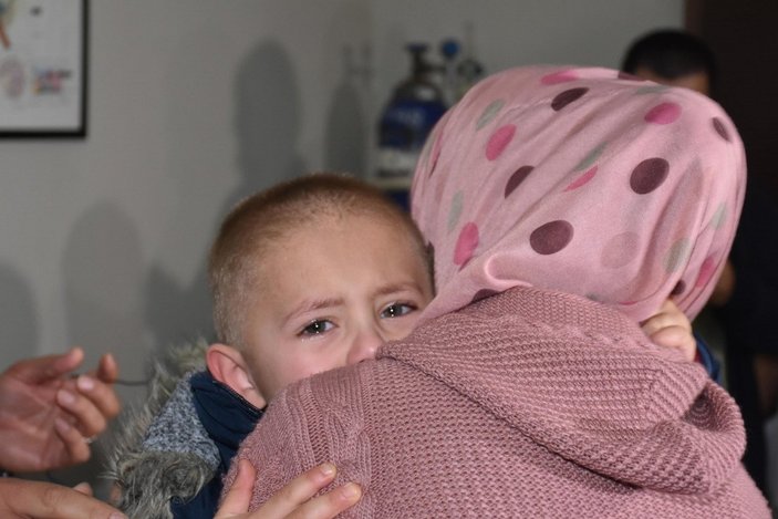 İzmir'de Suriyeli çocuğun ilk kez duyduğu anlar duygulandırdı