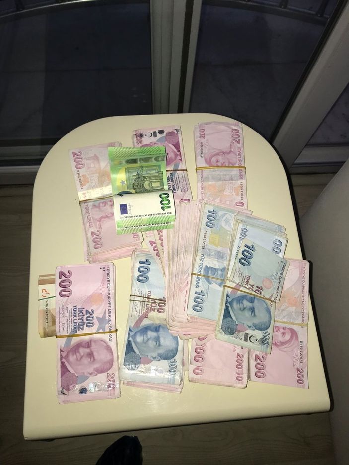 i Adana'da, FETÖ'nün hücre evlerinden servet çıktı