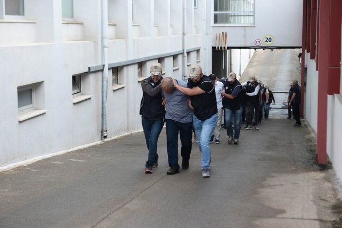 i Adana'da, FETÖ'nün hücre evlerinden servet çıktı