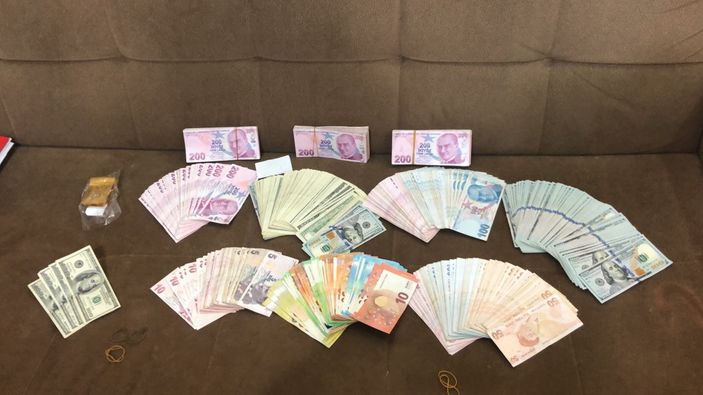 i Adana'da, FETÖ'nün hücre evlerinden servet çıktı