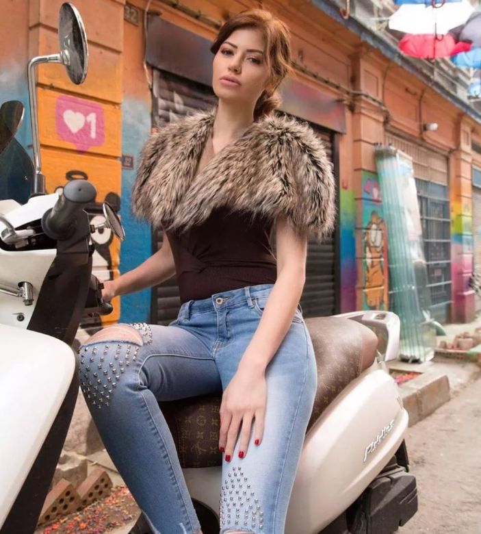 Ebru Polat'ın bir de kardeşini görün! Tescilli güzel çıktı ''Afetlik abladan geliyor