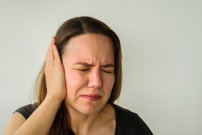 Kulak ağrısı ve ses kısıklığı tiroid kanserini gösteriyor