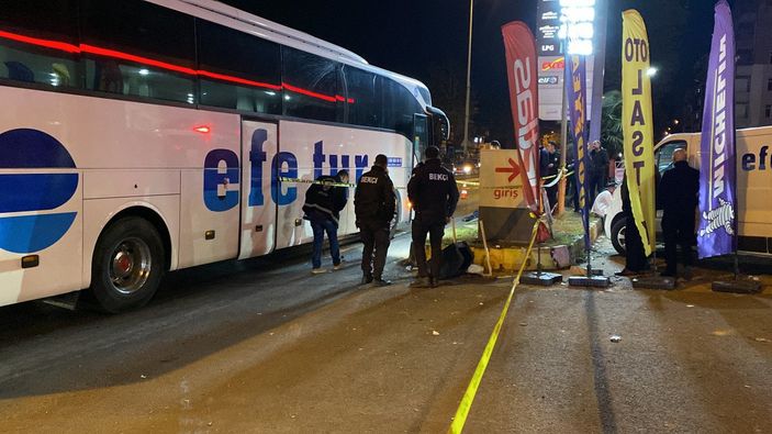 D Kocaeli'de otobüsle çarpışan motosikletlinin öldüğü kaza kamerada