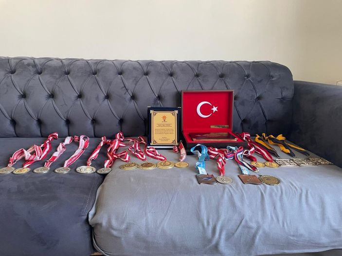 Milli sporcu Uğur Yumuk, yüzmeden sonra halterde de iddialı