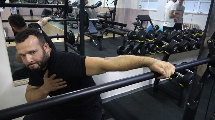 Milli sporcu Uğur Yumuk, yüzmeden sonra halterde de iddialı