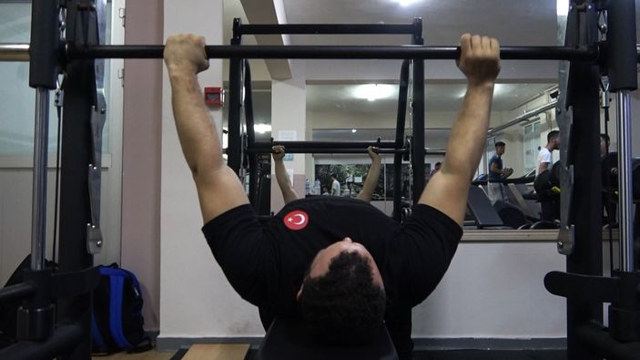 Milli sporcu Uğur Yumuk, yüzmeden sonra halterde de iddialı