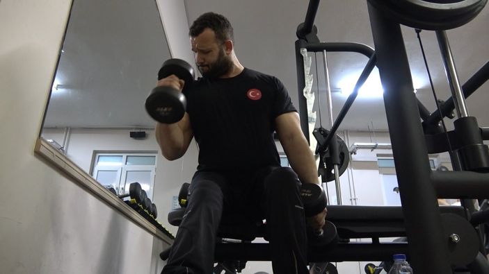 Milli sporcu Uğur Yumuk, yüzmeden sonra halterde de iddialı